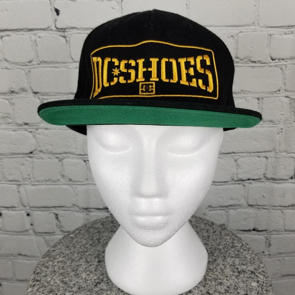 DC SHOES | flat brim embroidered snapback cap